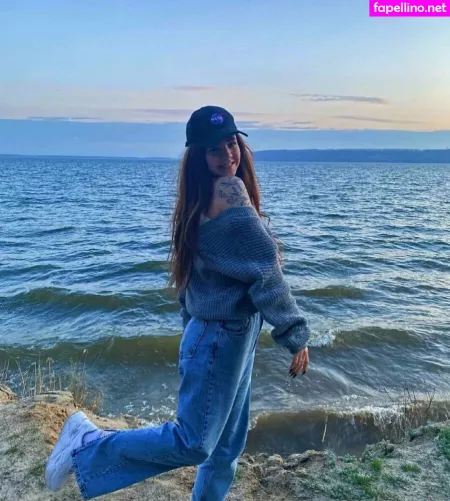 Leila L0 OnlyFans Thumbnail #lQji831yCz