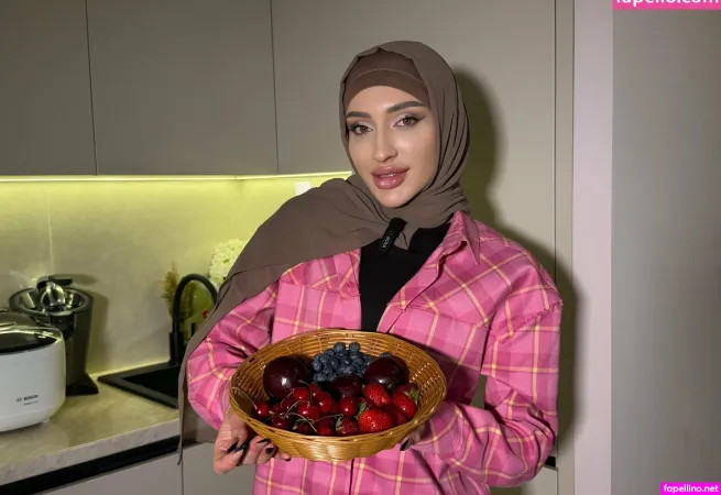 Leila Lips OnlyFans Thumbnail #YnqVRRnV1I