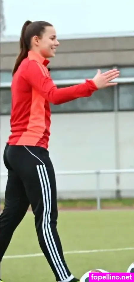 Lena Oberdorf OnlyFans Thumbnail #dyJFWMdTBY