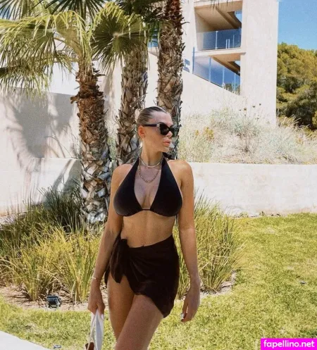 Lenaknk OnlyFans Thumbnail #QPKvZHmWW0