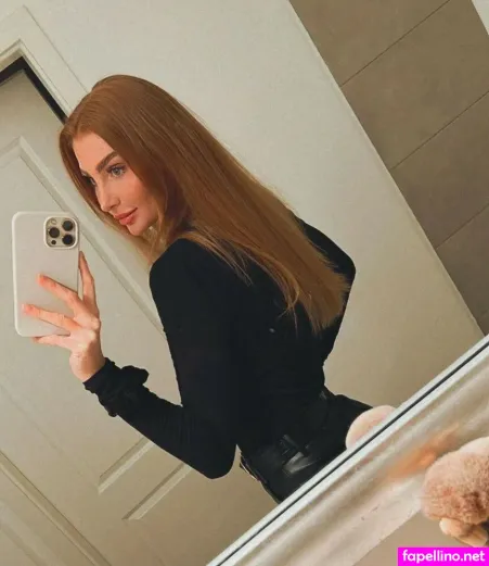 Lenavon Nebenan 1 OnlyFans Thumbnail #UadxKvRMRN