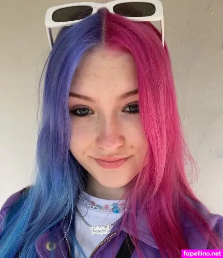 Lenavsophie OnlyFans Thumbnail #1mxWg5XvQO