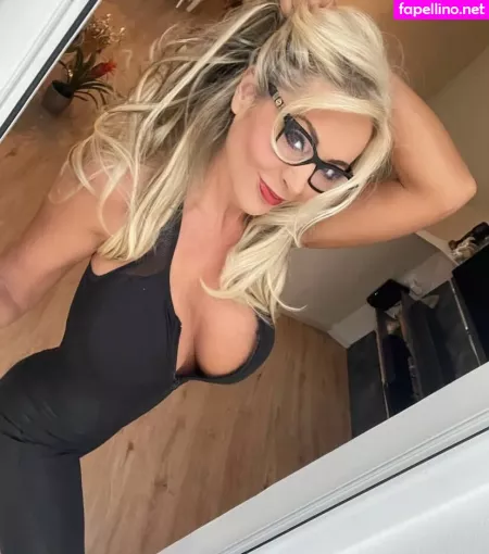Lenka Dragounov OnlyFans Thumbnail #W4UoCf7OKO