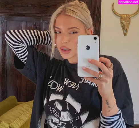 Lennon Stella OnlyFans Thumbnail #0rPFbyY0V2