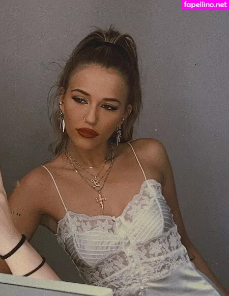 Lennon Stella OnlyFans Thumbnail #S6fsaG955e