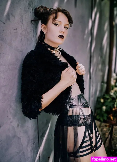 Leona Sly OnlyFans Thumbnail #RP6jwBTrl1