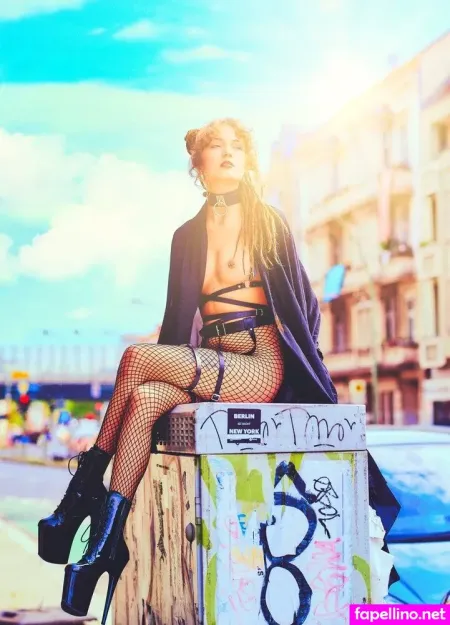 Leona Sly OnlyFans Thumbnail #SF4vYyBnCx