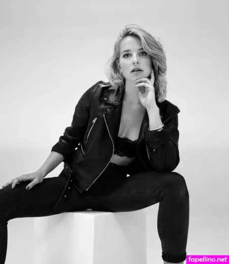 Leonie Brill OnlyFans Thumbnail #qY8Dpsx4Id