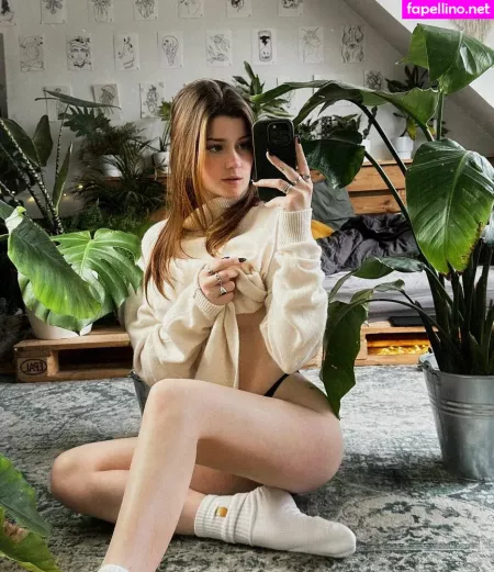 Leonie Busse OnlyFans Thumbnail #rfR8CzRWn7