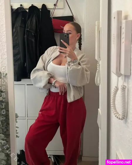 Leonie Rld OnlyFans Thumbnail #zE43H35NgZ
