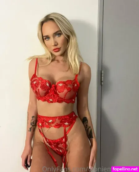 Leoniemcsorleyx OnlyFans Thumbnail #CzGxyRLkT3