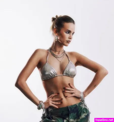 Leonievanee Carovanee OnlyFans Thumbnail #9WXnRNG6HN