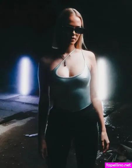 Leonievanee Carovanee OnlyFans Thumbnail #fEnWh9z63F