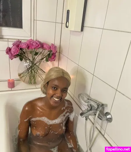 Leoniweber OnlyFans Thumbnail #M0HGcLg4ea