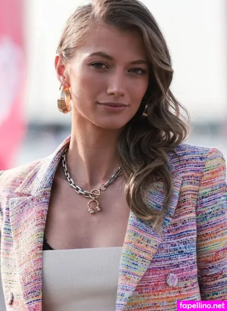 Leony Burger OnlyFans Thumbnail #Xm0UrdhLff