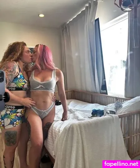 Lesbianlounge OnlyFans Thumbnail #KxIv4dfM6S