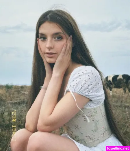 Lesi Moon OnlyFans Thumbnail #43NeH98T0A