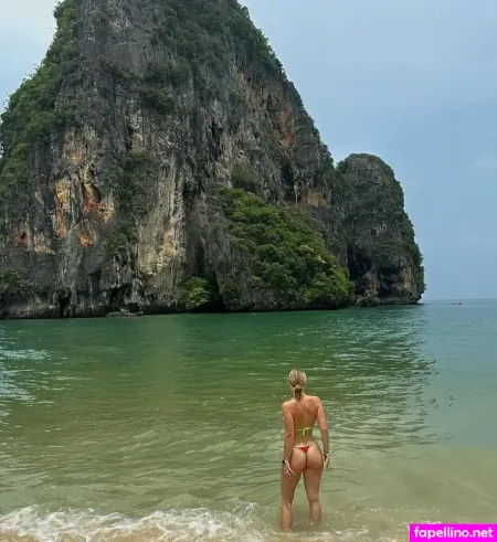 Leticia Sophiee OnlyFans Thumbnail #ZoGKb8pFry