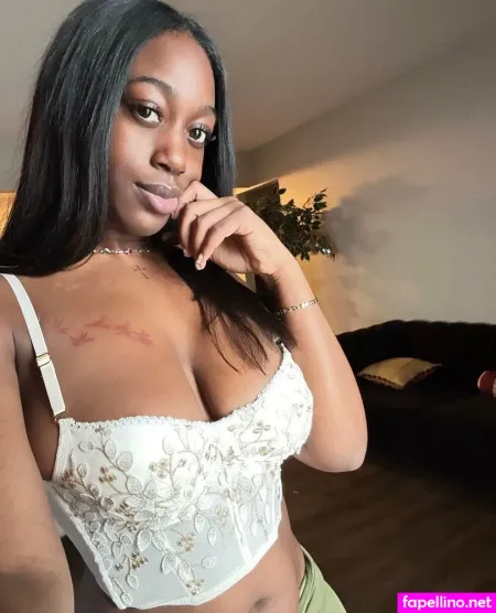 Leticiamamiii OnlyFans Thumbnail #W3YpCGAEBn