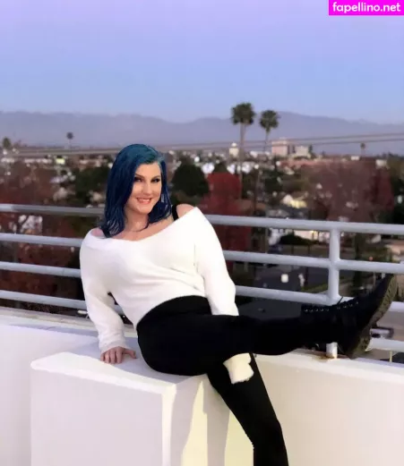 Leva Bates OnlyFans Thumbnail #Embr9Jwy1n