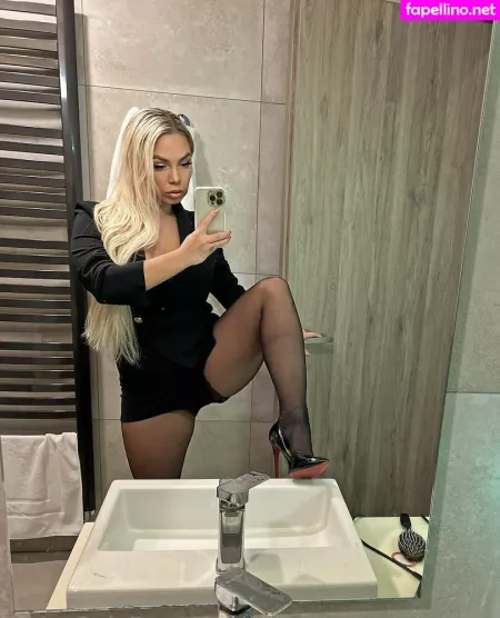 Lexas Dressing Room OnlyFans Thumbnail #iccgRn9Tdf