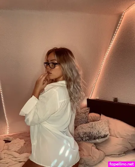 Leyla Petrow OnlyFans Thumbnail #Om8J5g9oux