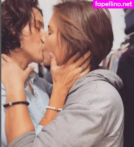 Lez Femmes OnlyFans Thumbnail #YyNZ2cNr1d
