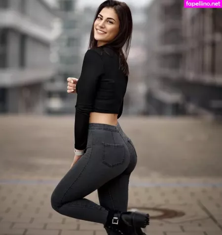 Lia 2 OnlyFans Thumbnail #9NqAAd3KFE