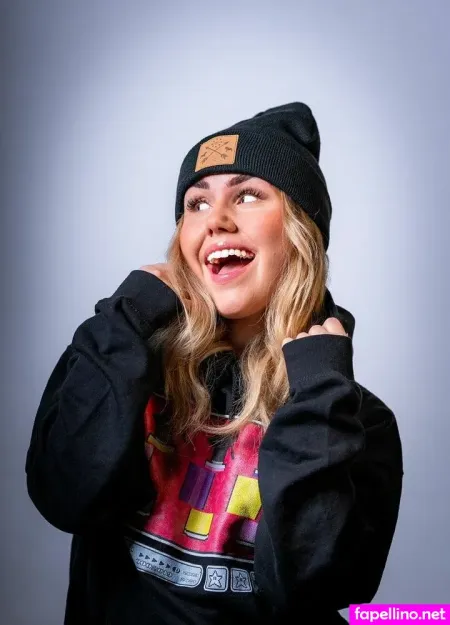 Lia Larsson OnlyFans Thumbnail #A821CaVkPd