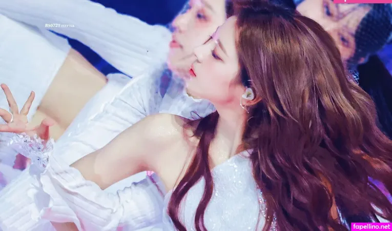 Lia Loves OnlyFans Thumbnail #F719637MgN