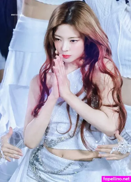 Lia Loves OnlyFans Thumbnail #MU2HJlMFXN