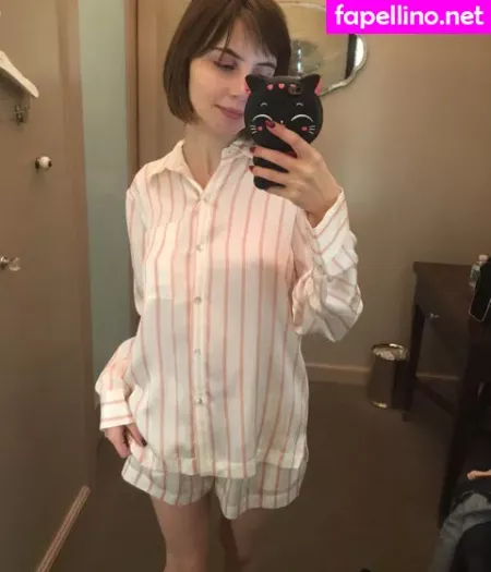 Liara Roux OnlyFans Thumbnail #U75mDEJpVB