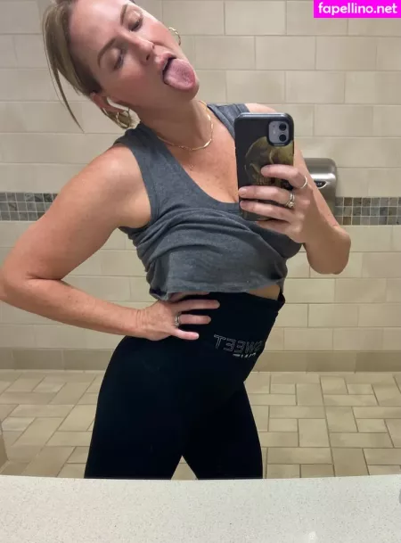 Libra Hotwife OnlyFans Thumbnail #50Kn1ezu9o