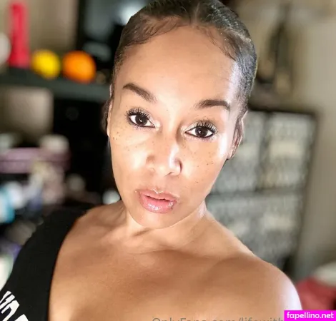 Lifewithnikkinik OnlyFans Thumbnail #KwIWDhtfCh