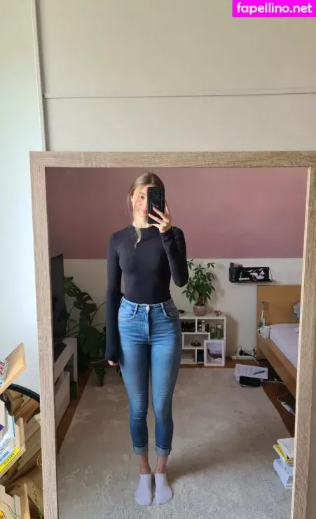 Lil Hanne 1 OnlyFans Thumbnail #wrhNAnyAN9