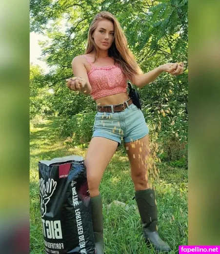 Lil Red Heidi Hood OnlyFans Thumbnail #r11xWFI3H3