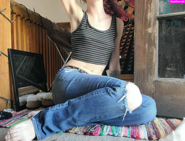 Lilhippietoes OnlyFans Thumbnail #kMh3kVIqkr