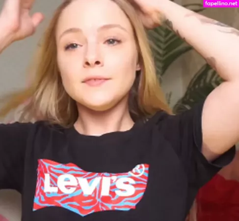 Lili 01 OnlyFans Thumbnail #Rlw3sEBoZW