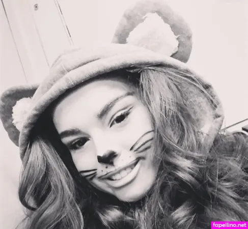 Lili Paul Roncalli OnlyFans Thumbnail #2Iz4zWs5bP