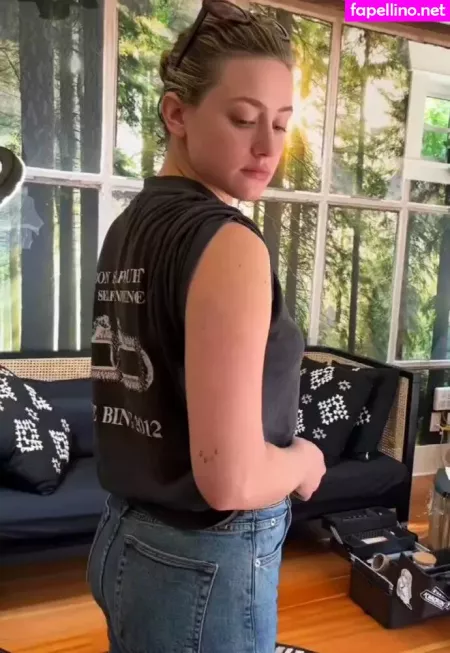 Lili Reinhart OnlyFans Thumbnail #9jDPbvQY07