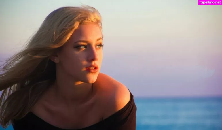 Lili Reinhart OnlyFans Thumbnail #KG7p5NY8ff