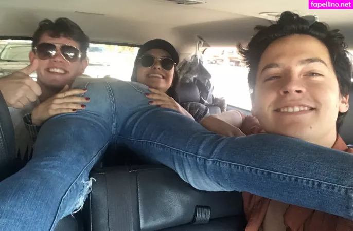 Lili Reinhart OnlyFans Thumbnail #P8LEZ9cWp1