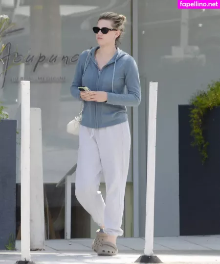 Lili Reinhart OnlyFans Thumbnail #gN84RvAAX3