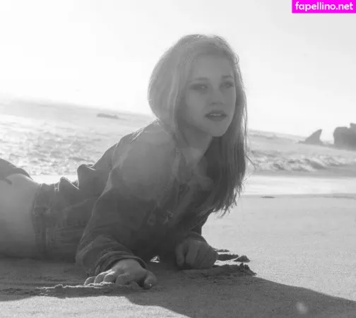 Lili Reinhart OnlyFans Thumbnail #j2Pg03yy3e