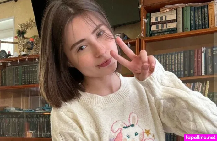 Lilia Collins Main Profile Photo