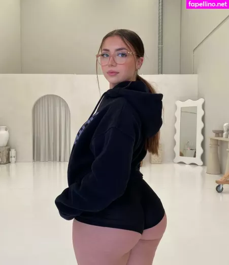 Lilith Cavaliere 4 OnlyFans Thumbnail #1WP3yM7swE