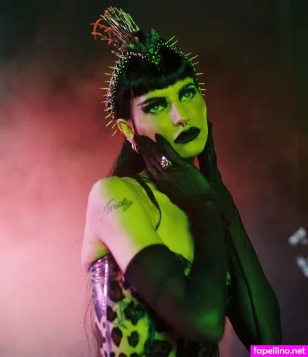 Lilith Czar Juliet Simms OnlyFans Thumbnail #B6sFIfYwrd