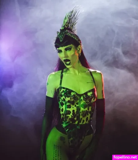 Lilith Czar Juliet Simms OnlyFans Thumbnail #hbsFEIThcW