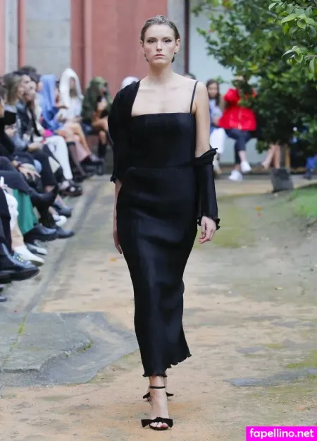 Lilith Schnaar OnlyFans Thumbnail #4dcl7ZtJ7p