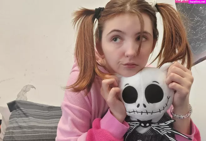 Lilithsterling OnlyFans Thumbnail #YeAP2IhHvI